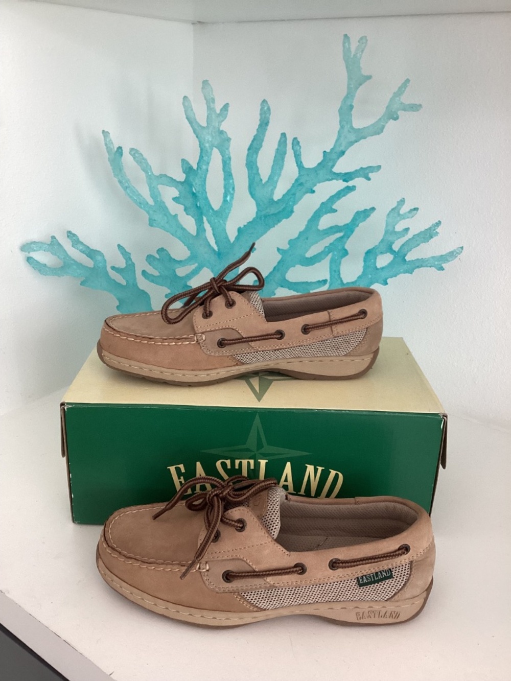 Eastland Women's Leather Sunrise Slip-On Boat Shoes Color: Tan Sz 7 - Picture 2 of 8